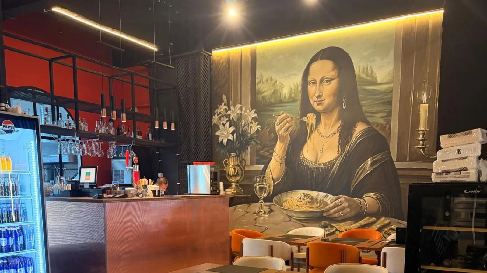 Pictura Mona Lisa din restaurant, Bulevardul Unirii 65, București