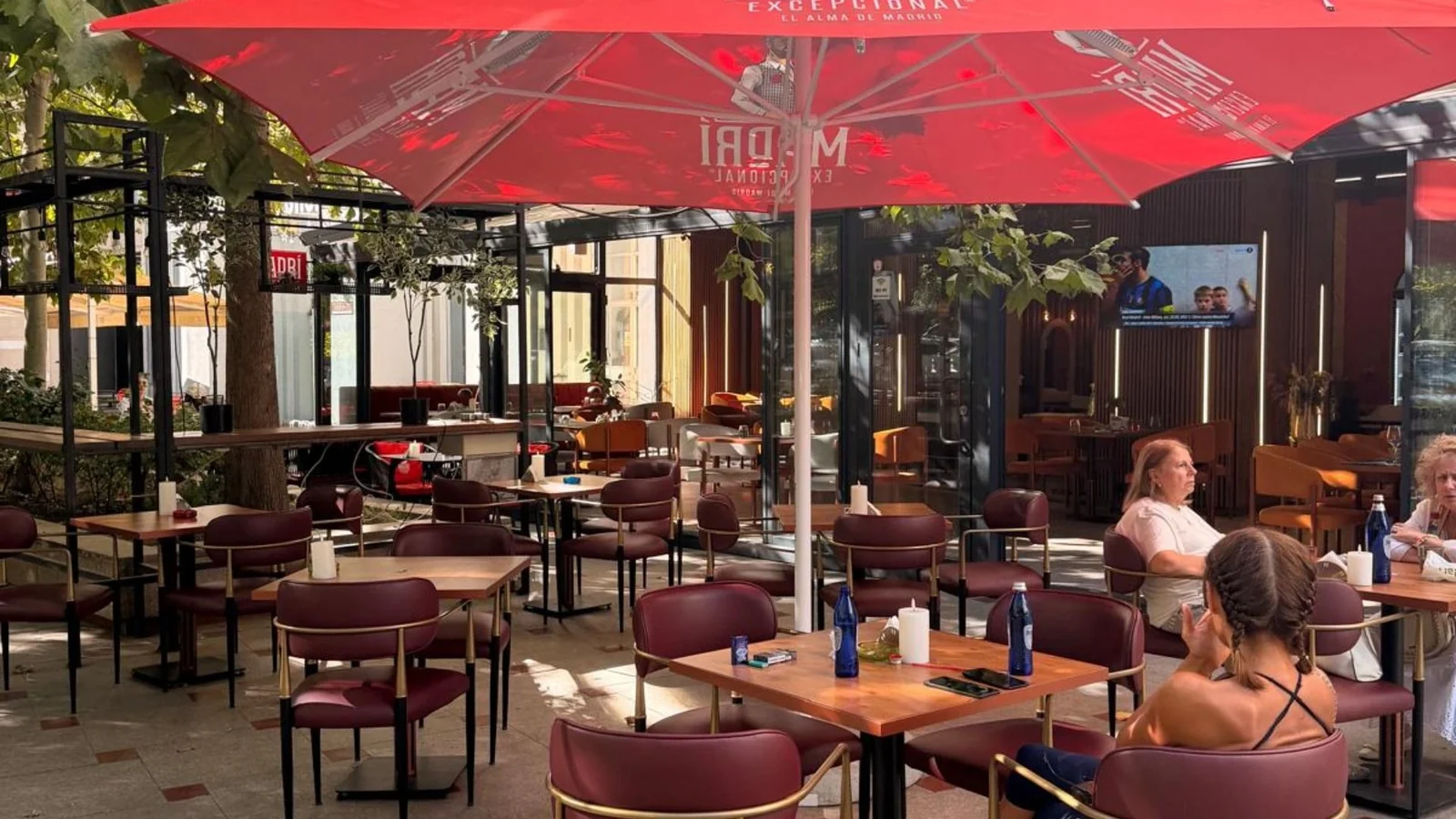 Terasa restaurantului Mona Lisa, Bulevardul Unirii 65, București